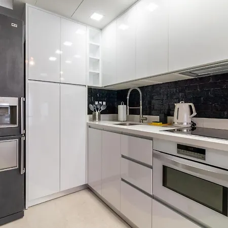 Flatguest Industrial Loft By Marina - Wifi דירה