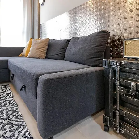 Flatguest Industrial Loft By Marina - Wifi Apartment